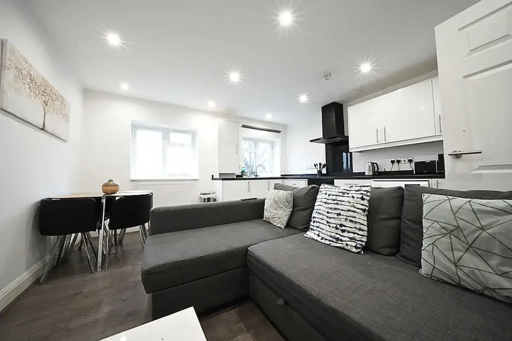 HEATHROW AIRPORT apartments-FREE parking-Free underground to and from Heathrow-30 min central London