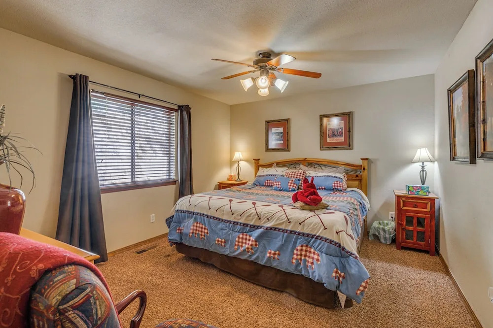 Tranquil Ruidoso Cabin w/ Private Hot Tub!