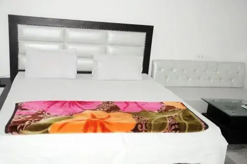 Ishaan Hotel