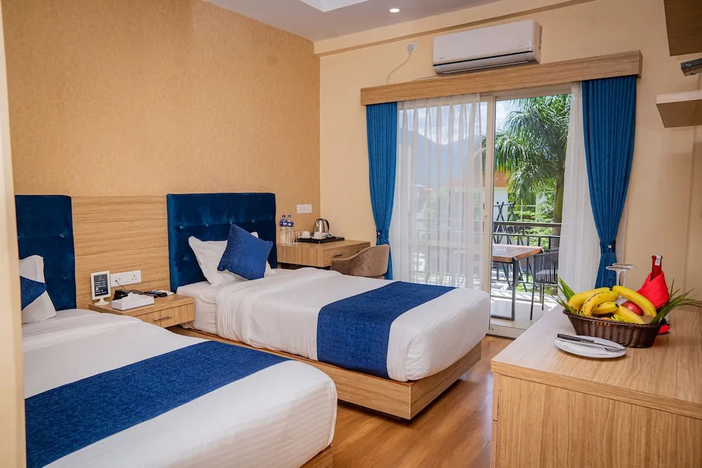 Majestic Lake Front Hotel & Suites