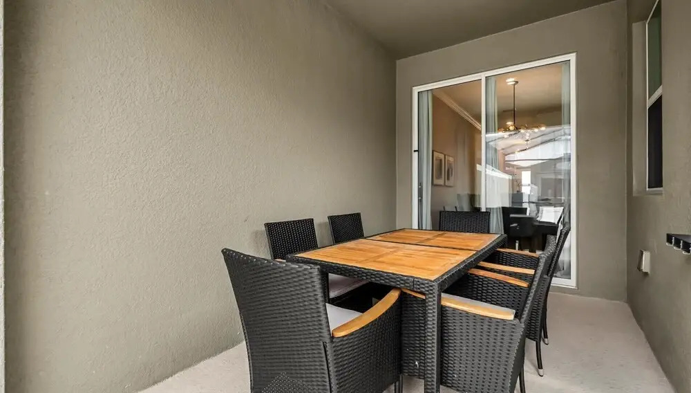Contemporary Townhouse w BBQ & Pool Sleeps 12