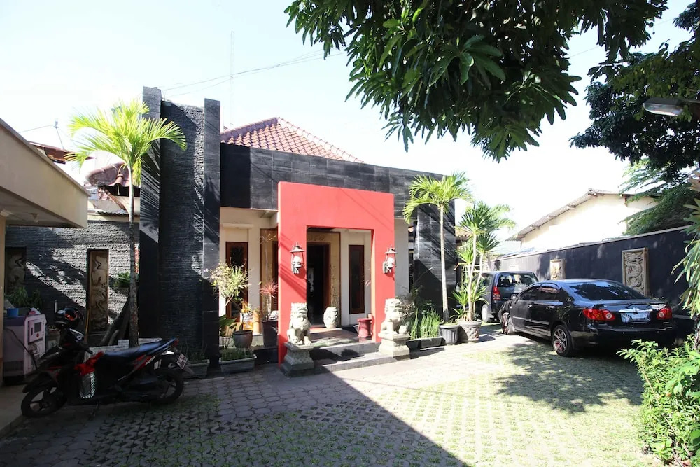 RedDoorz Plus near Tugu Jogja 2