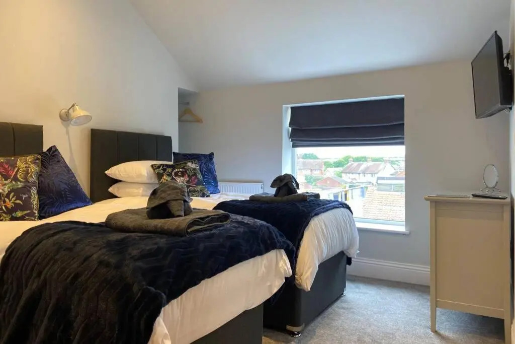WESTREACH Filey - a 4 Bedroom, all en-suite sleep 8 Townhouse