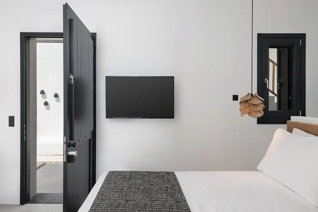 Athina Milos Suites