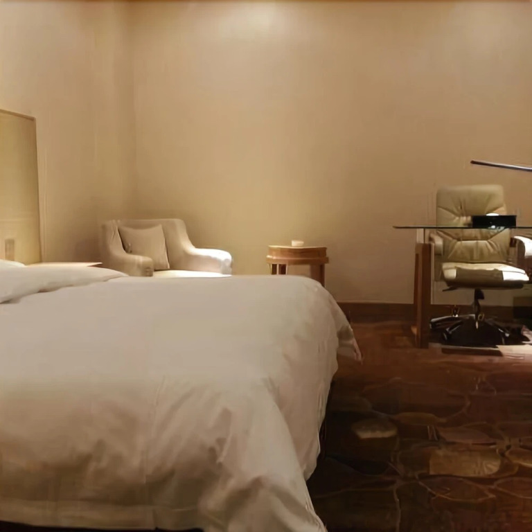 Yin Tong Crown Holiday Hotel