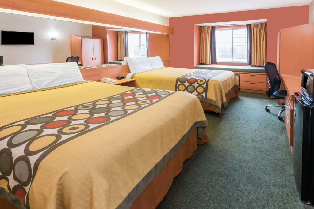 Super 8 by Wyndham Columbus West