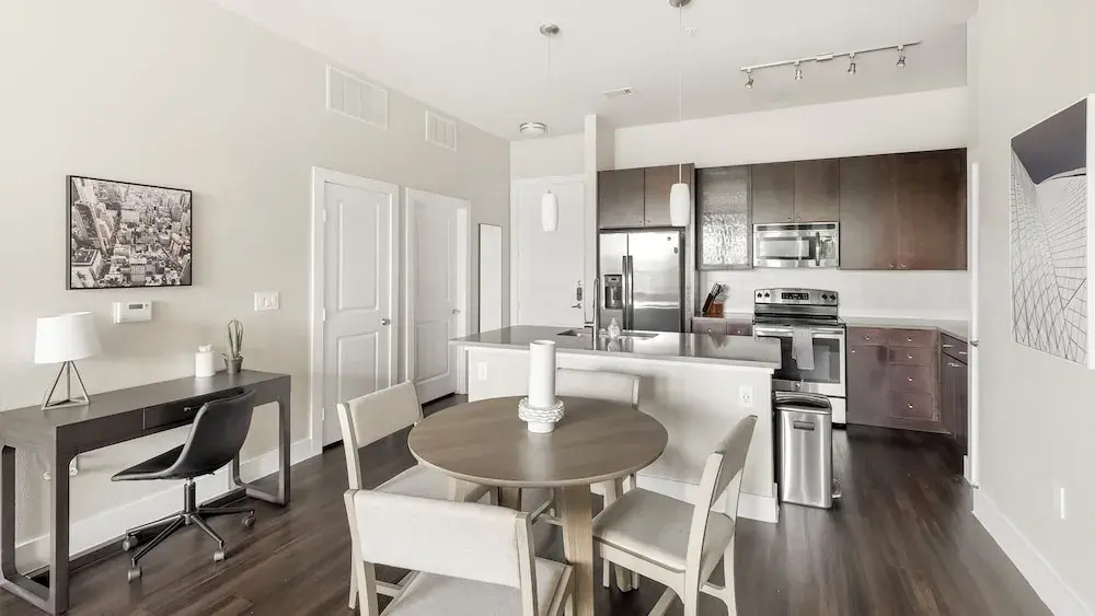 Landing Beautiful 1BD Yoga Studio Gym