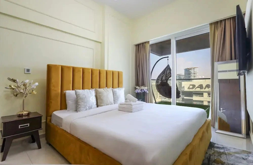 Elite LUX Holiday Homes - Canal View 2bhk in Prime Business Bay Dubai
