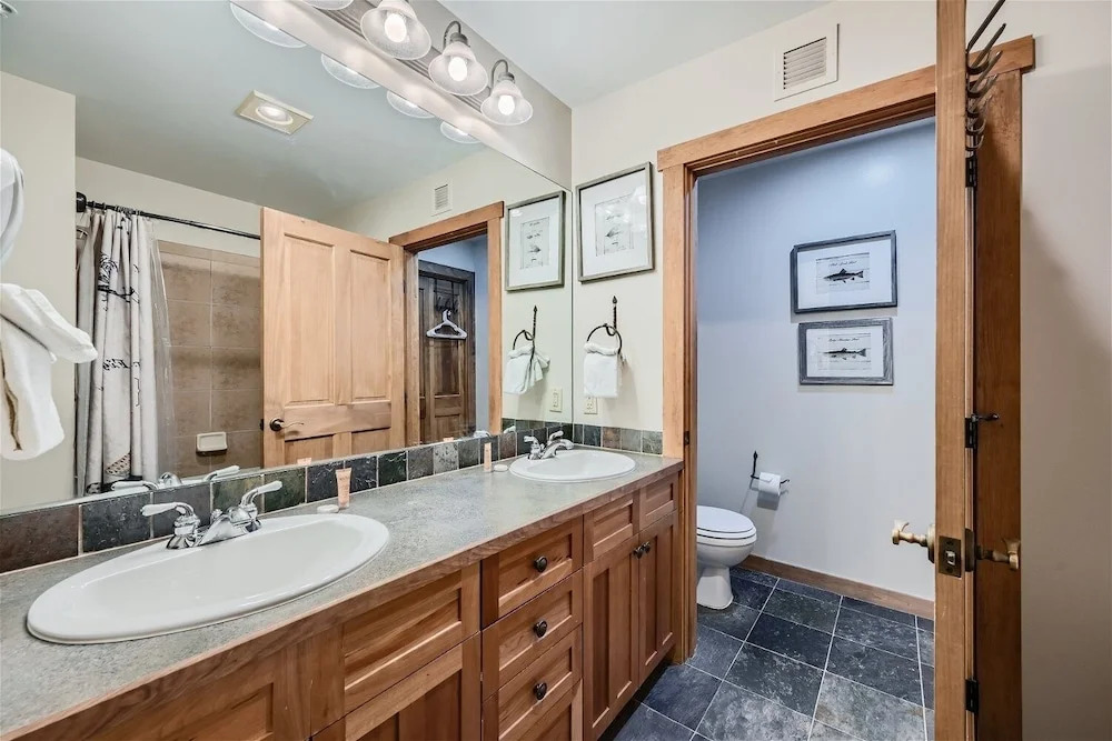 2225 Red Hawk 2 Bedroom Condo by RedAwning