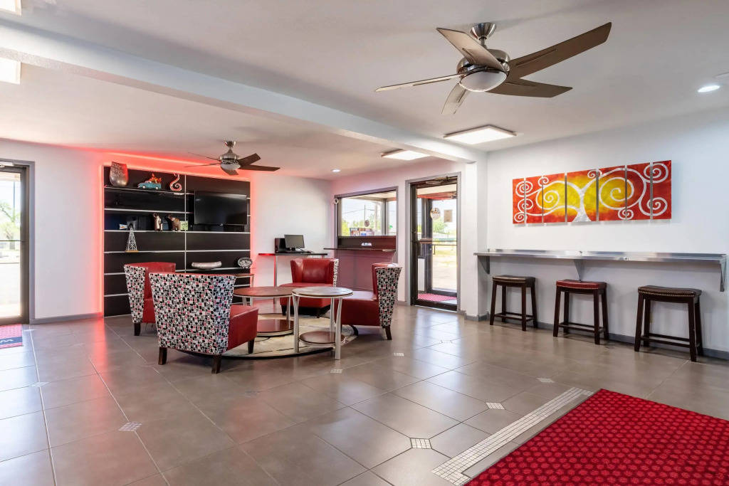 Econo Lodge Inn & Suites Enid South