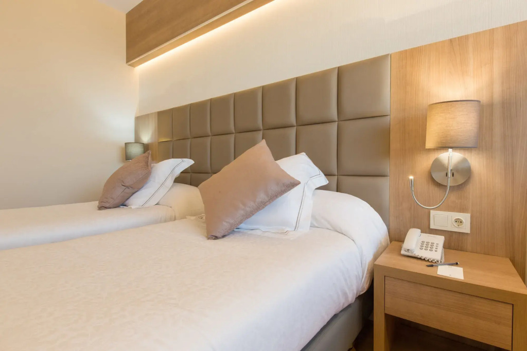 Lamaraz Arts Hotel