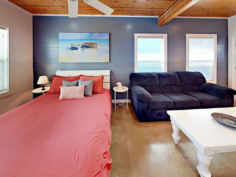 23 Royal Palms 3 Bedrooms 3.5 Bathrooms Townhouse