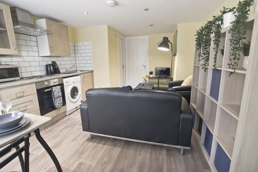 Short Stay Bristol - Church Apartment