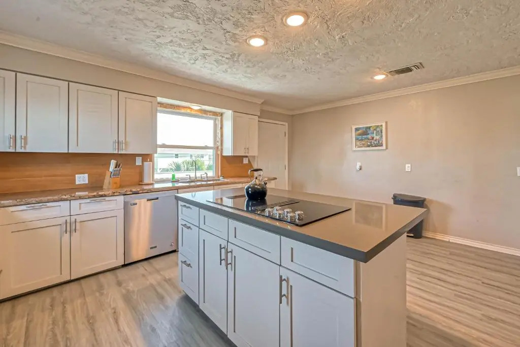 Anchor N Play in Sea Isle On Canal 5 Bdrms Huge Deck Beach Access