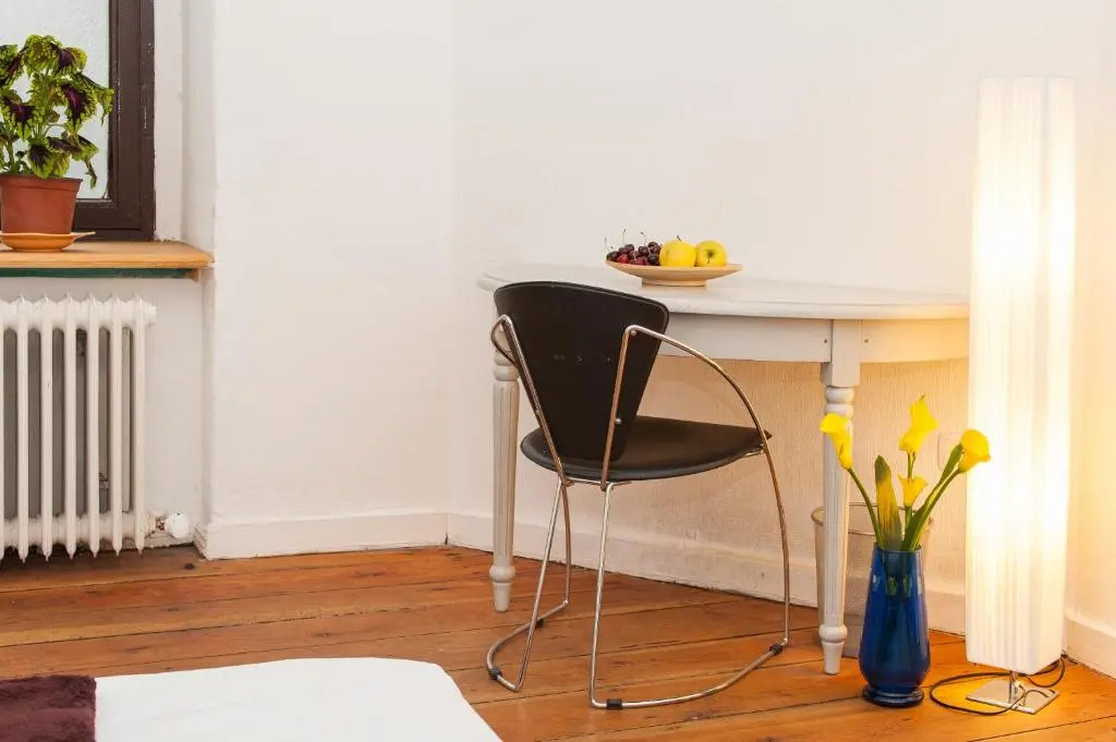 Courtyard Apartment (LIALI)