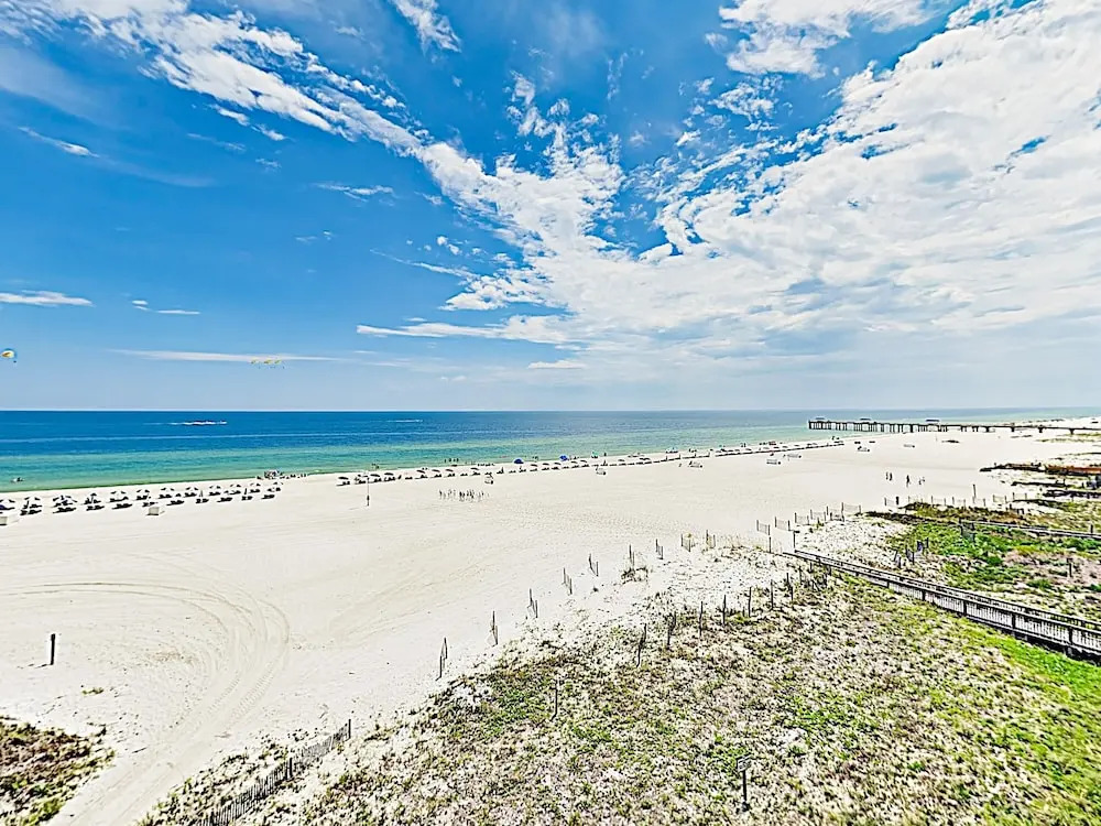 New Listing! Beachfront Corner-unit W/ Pools 3 Bedroom Condo