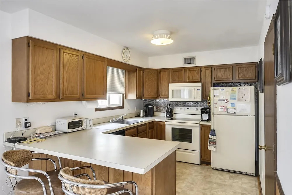 208 Hollywood Street by Long & Foster