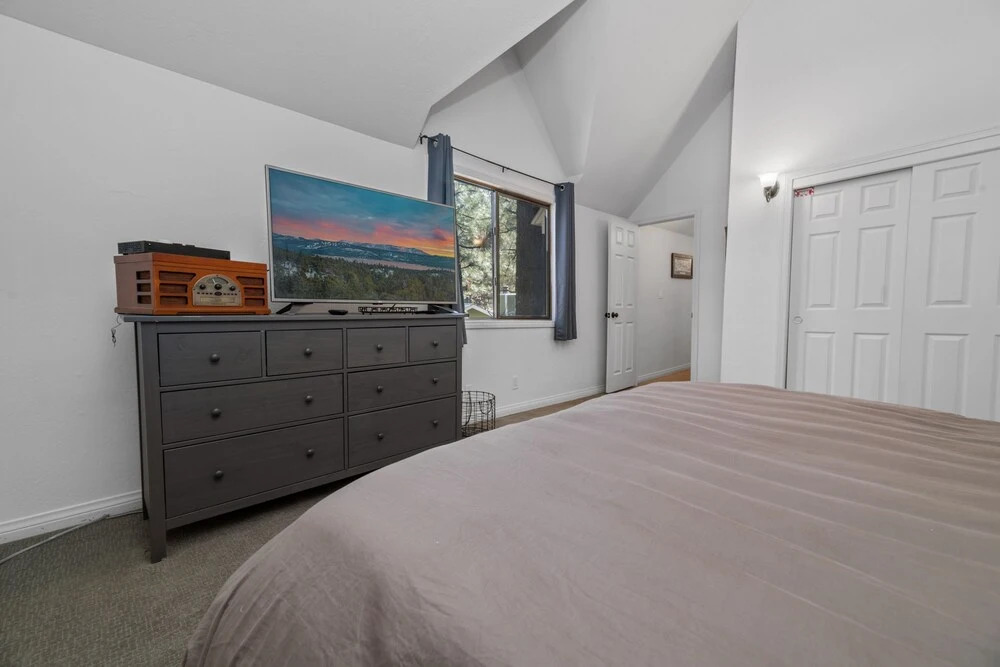 Bluebeary Mountain Cabin - Modern Mountain Home With Blazing Fast Wifi, Close To Everything! 2 Bedroom Cabin
