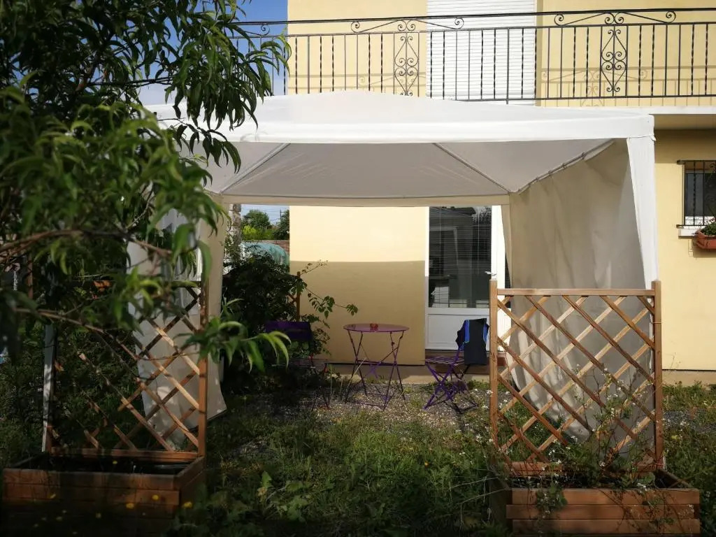 Studio Lumineux Avec Terrasse