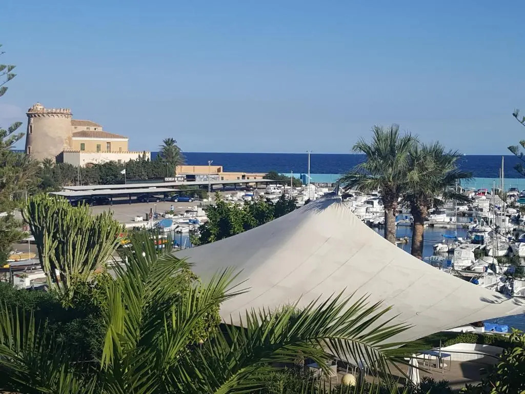 Playa Elisa Bay app 411