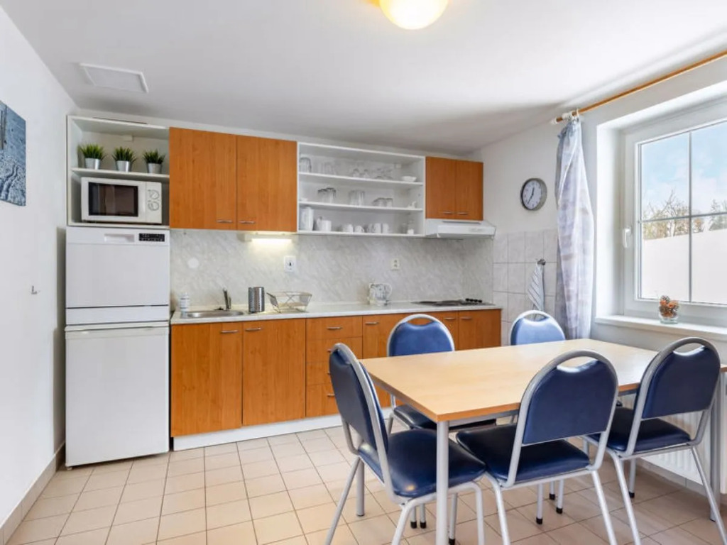 Holiday Hill 42404