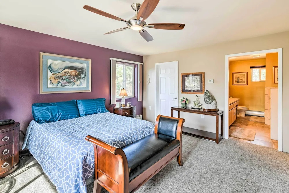 Hillside Anchorage Home by Hiking & Biking Trails!