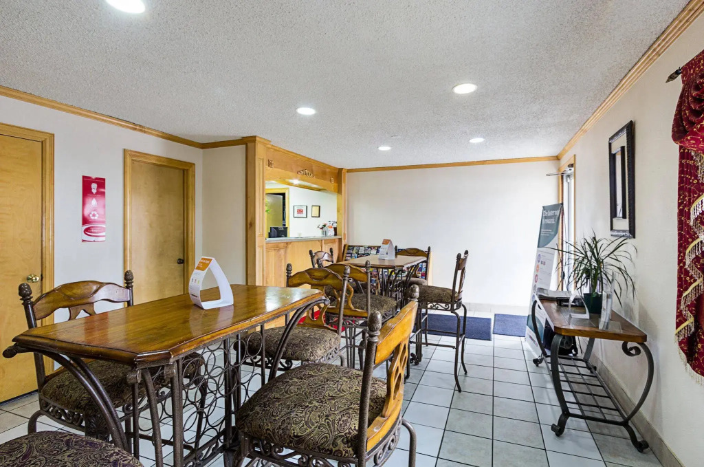 Econo Lodge West Dodge Omaha