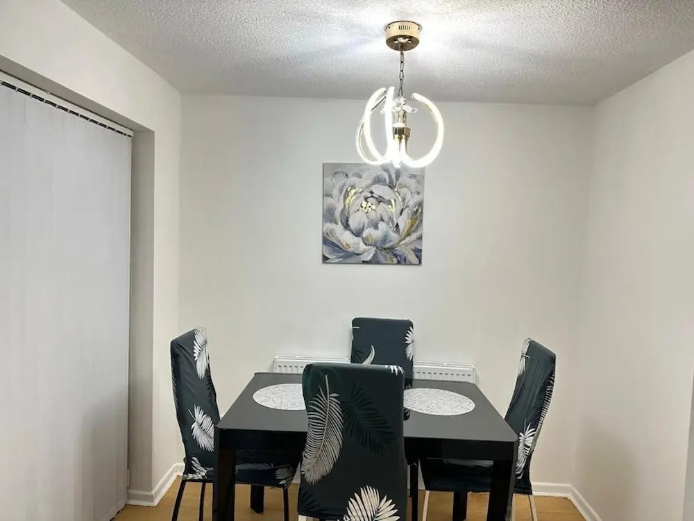 Entire Beautiful 2 Bedroom House With Free Parking Manchester