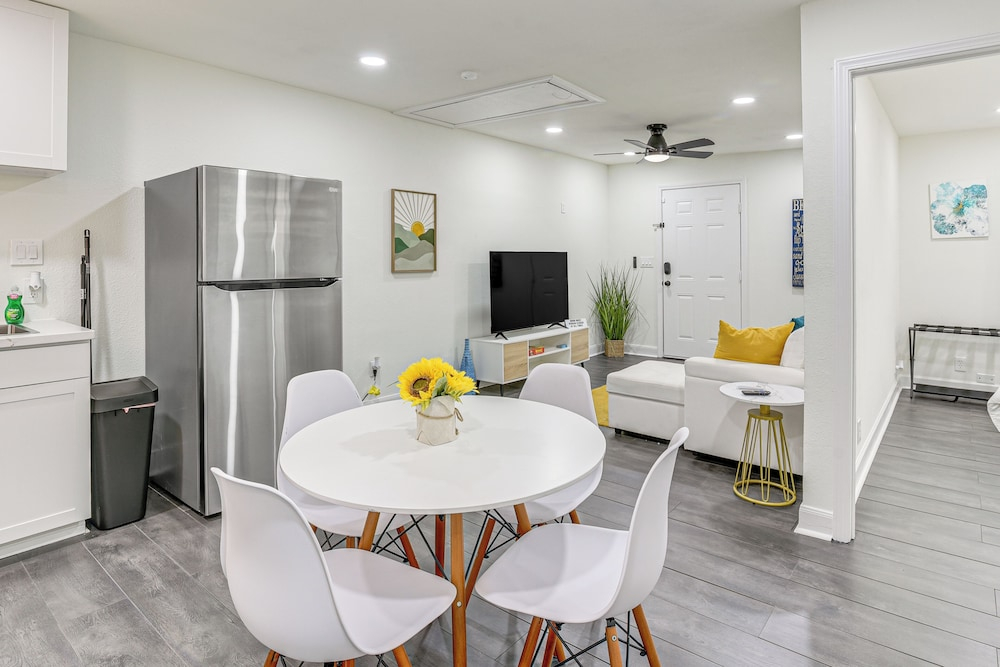 2 Mi to Galveston Beach: Apt w/ Shared Patio