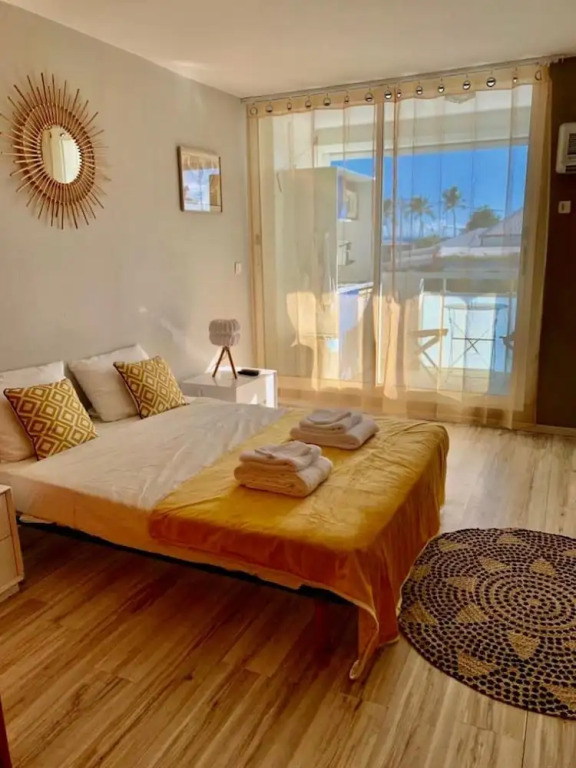 Studio in Saint-françois, With Wonderful sea View, Balcony and Wifi
