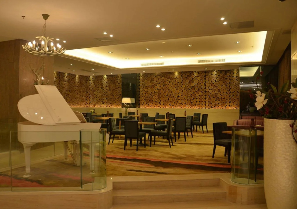 Phoenix Mountain Hotel