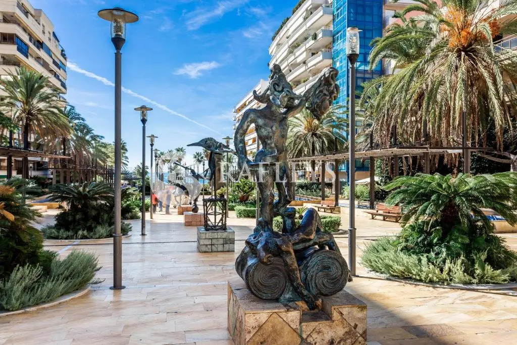 Modern 1 BR apartement in very center of Marbella.