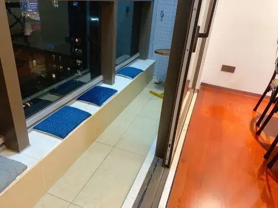 Hongshan 6979 Girls' Youth Apartment