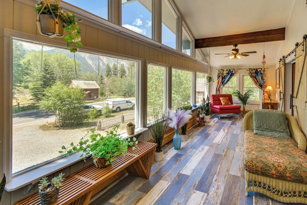 Remodeled Lake Cabin, Stunning Mtn View, New Patio
