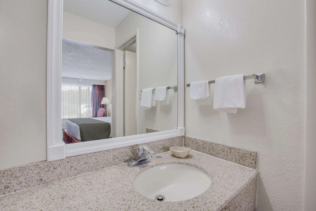Days Inn by Wyndham Asheville West