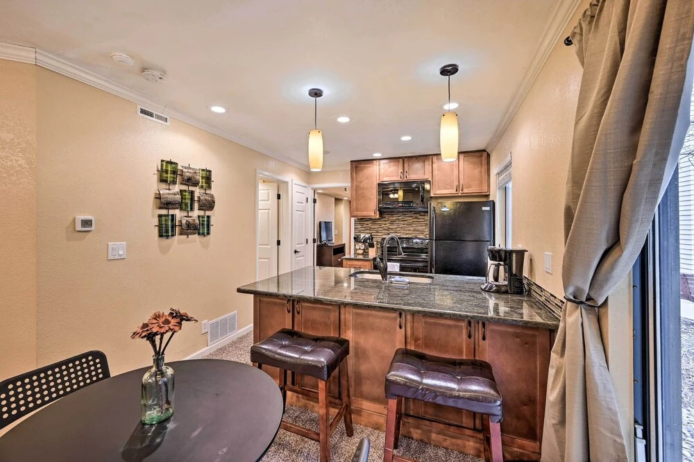 Condo w/ Patio & Pool Access in Greenwood Village