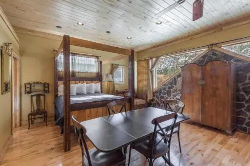 Lotus Mountain Suites West Suite