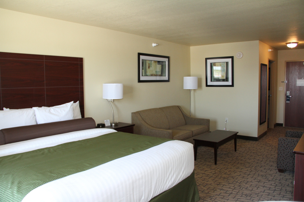 Cobblestone Hotel & Suites - Devils Lake