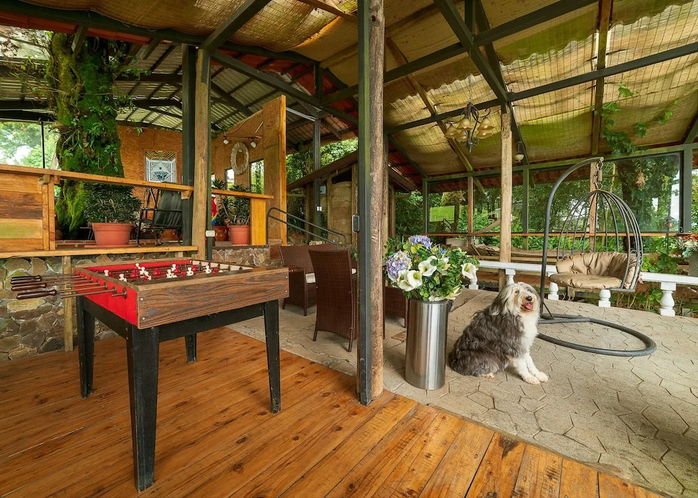 Altura Hotel