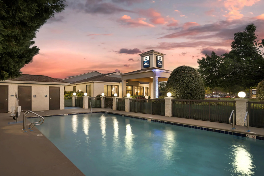 Best Western Inn & Suites Monroe