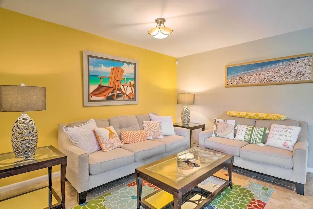 Pet-friendly Fort Myers Home w/ Patio & Grill!