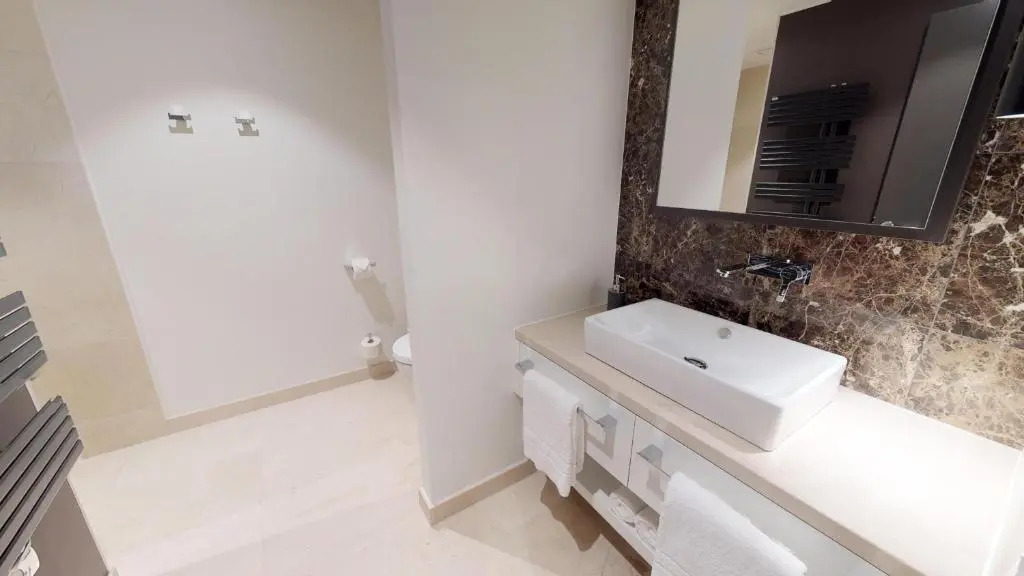 White Pearl Apartment 2.11