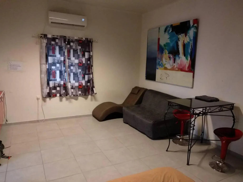 Amirs Apartments
