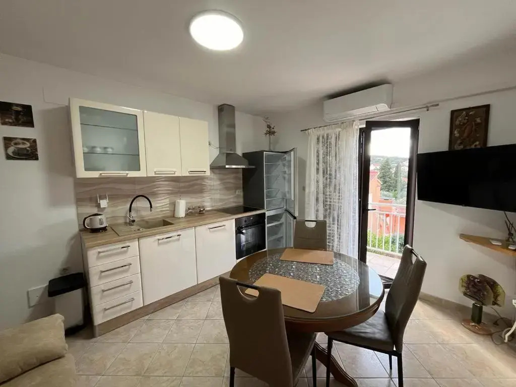 Apartment Seman