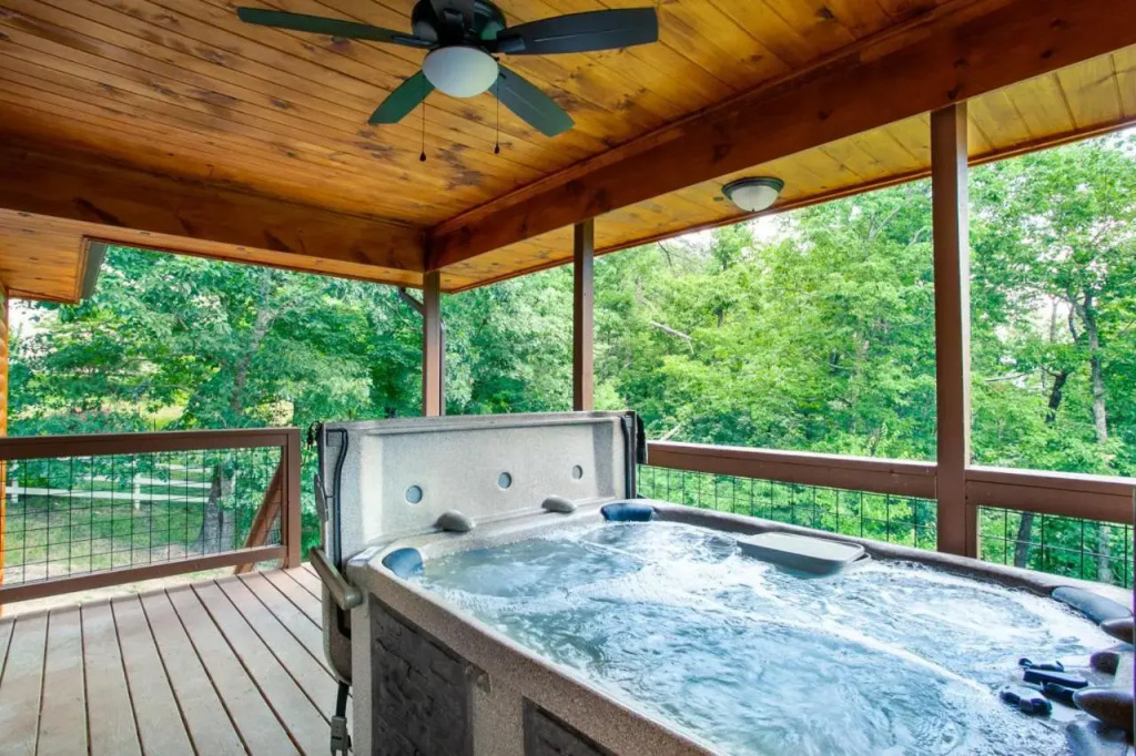 Pine Cove Cabin - Hot Tub, Game Room, Theater Room