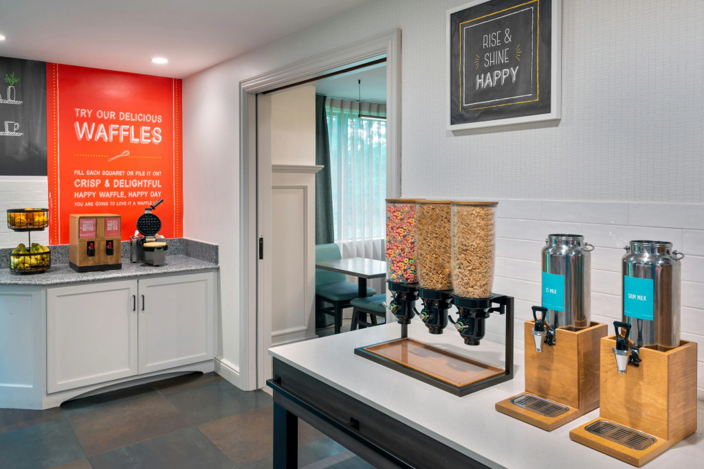 Hampton Inn Hartford Airport