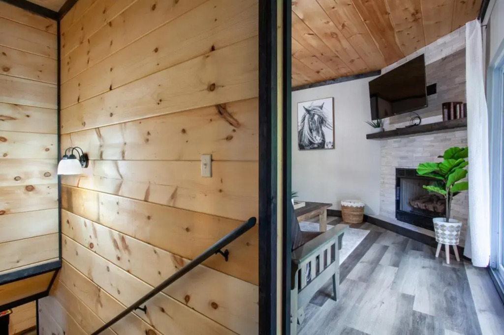 Pine Cove Cabin - Hot Tub, Game Room, Theater Room