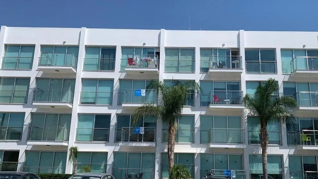 One-bedroom beach apartment, 30m from the best beach