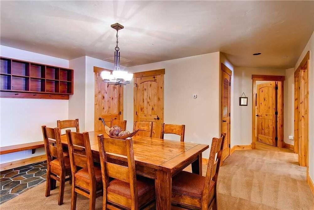 6209 Bear Lodge, Trappeur's Crossing Apartment 3