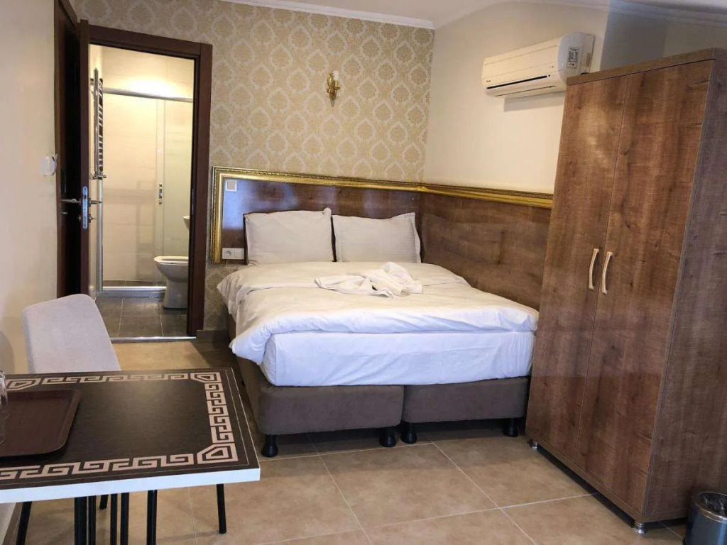 Hotel Real Life